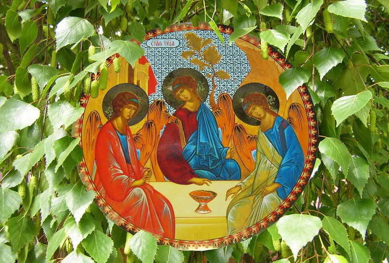 Щиро вітаю Вас та Ваші родини з одним з найвеличніших християнських свят - святом Трійці!
