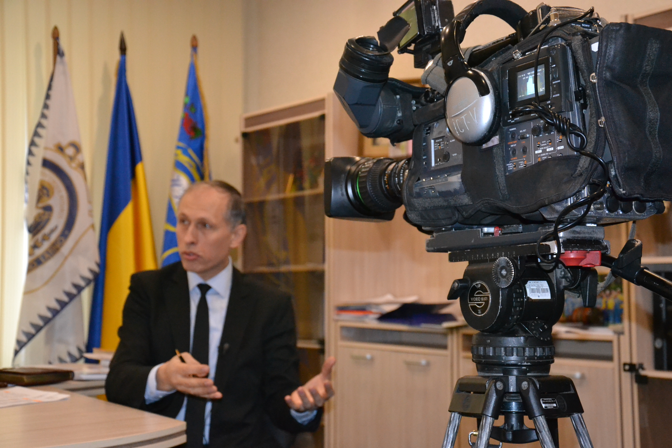 Нотаріальна палата України застерігає про негативні наслідки оформлення спадщини органами місцевого самоврядування селищ міського типу - коментар телеканалу ICTV.
